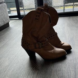 Brown cowgirl boots